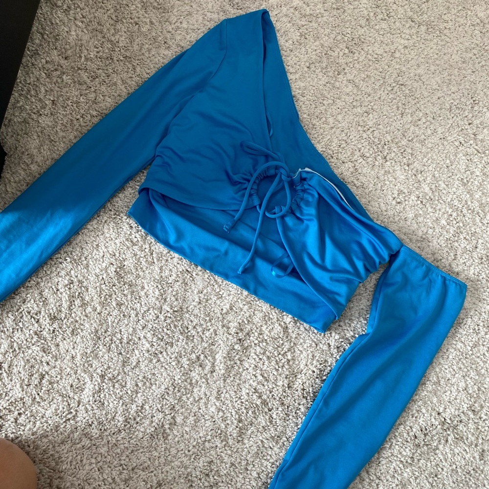 Blue long sleeve princess polly crop top size 4